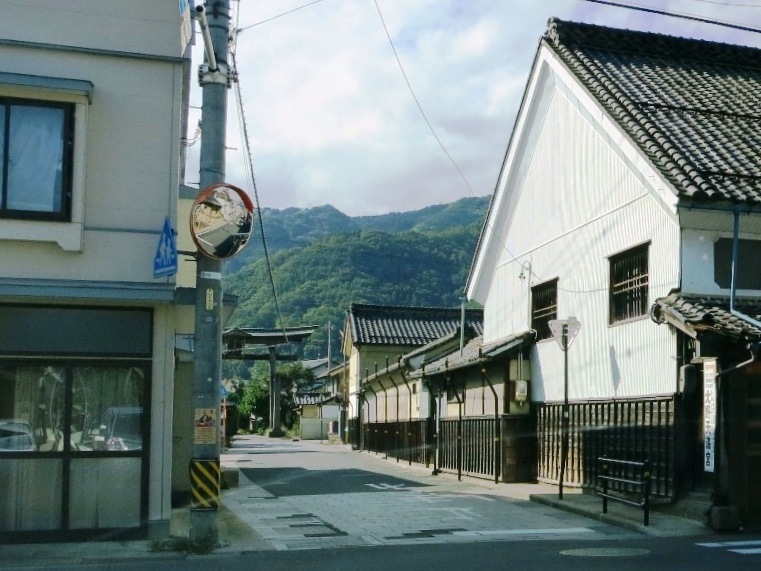 千曲市蔵の町稲荷山宿善光寺街治田神社鳥居