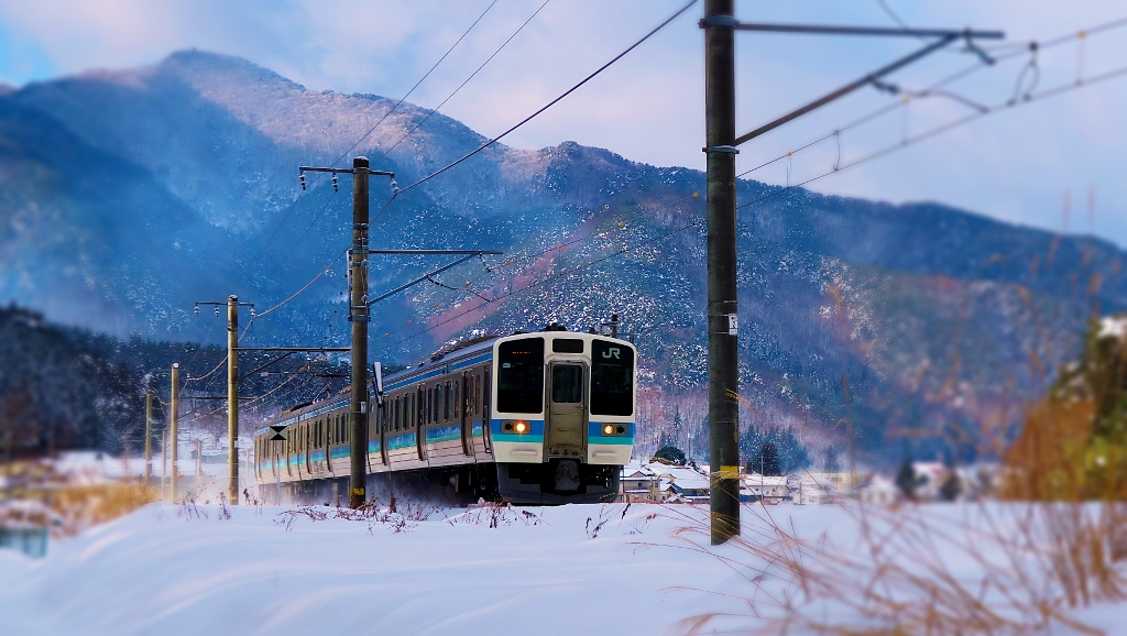 JR篠ノ井線冠着駅電車雪景色