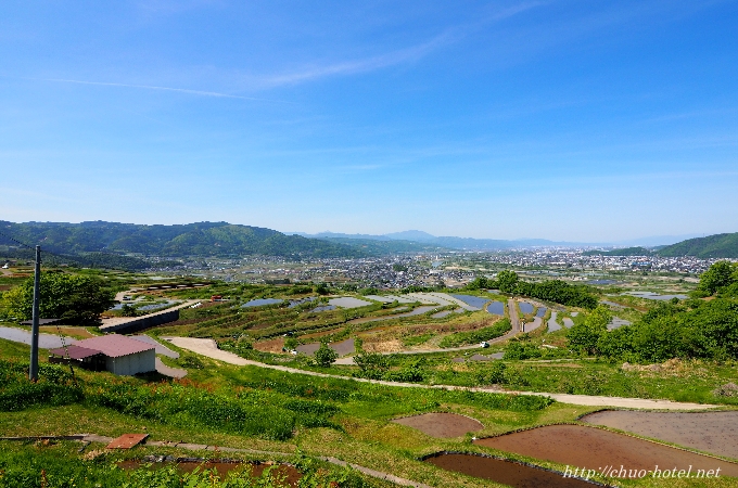 千曲市姨捨の棚田水入れお田植え