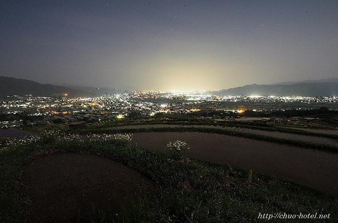 姨捨の棚田田毎の月お田植え夜景