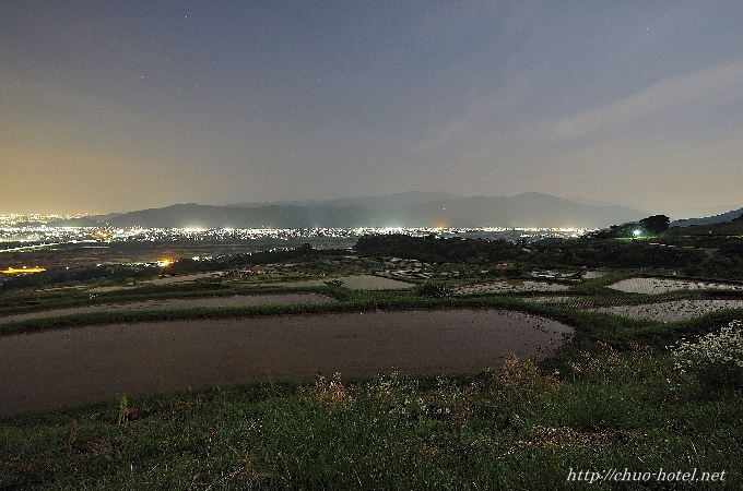 姨捨の棚田田毎の月お田植え夜景