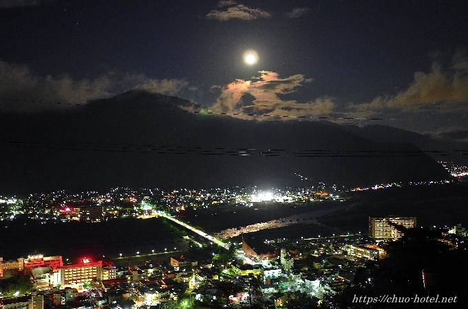 戸倉上山田温泉城泉山観音寺名月夜景