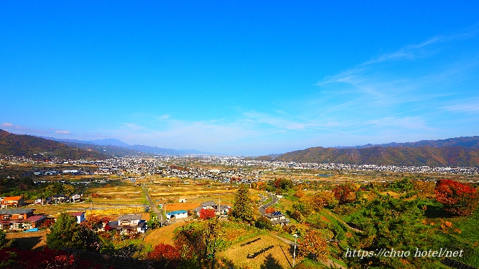 長野県千曲市姨捨の棚田秋紅葉