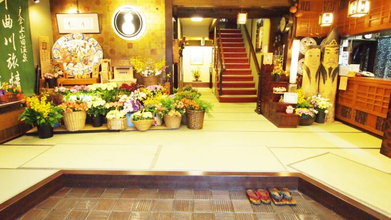 戸倉上山田温泉中央ホテル玄関